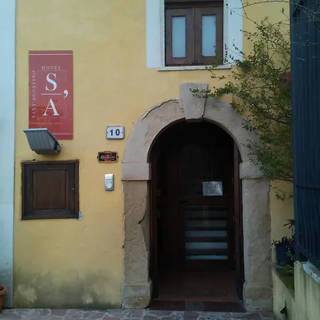Sant'agostino Guest פאולה